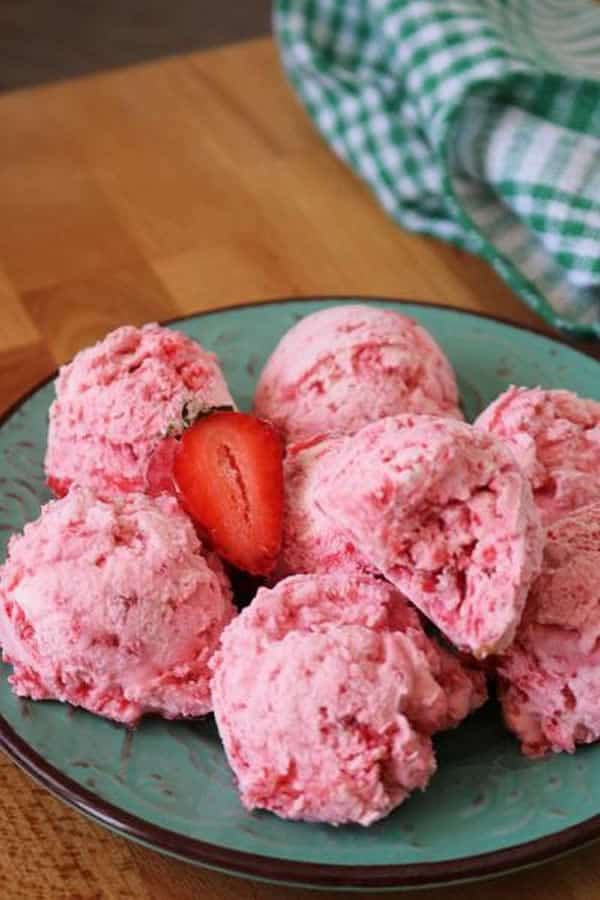 5 Ingredient Keto Fat Bombs – Best Low Carb Strawberry Cream Cheese Recipe – {Easy} Desserts – Snacks – Keto Diet Beginner Meal Plan Idea