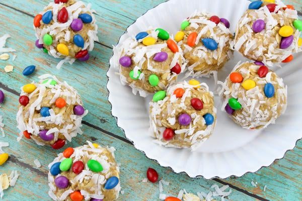 BEST Oatmeal Energy Bites – Quick Breakfast Ideas For Kids – Easy & Simple On The Go Morning Breakfast Ideas - Kids Party Food - Afterschool Snacks