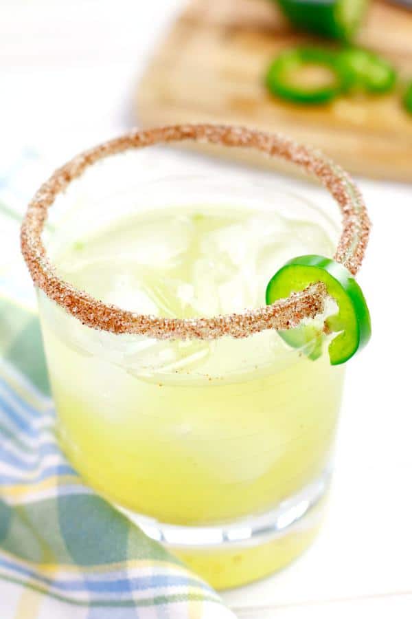 Alcoholic Drinks – BEST Spicy Jalapeno Margarita Recipe – Easy and Simple Margarita On The Rocks – How To Make Homemade Margarita