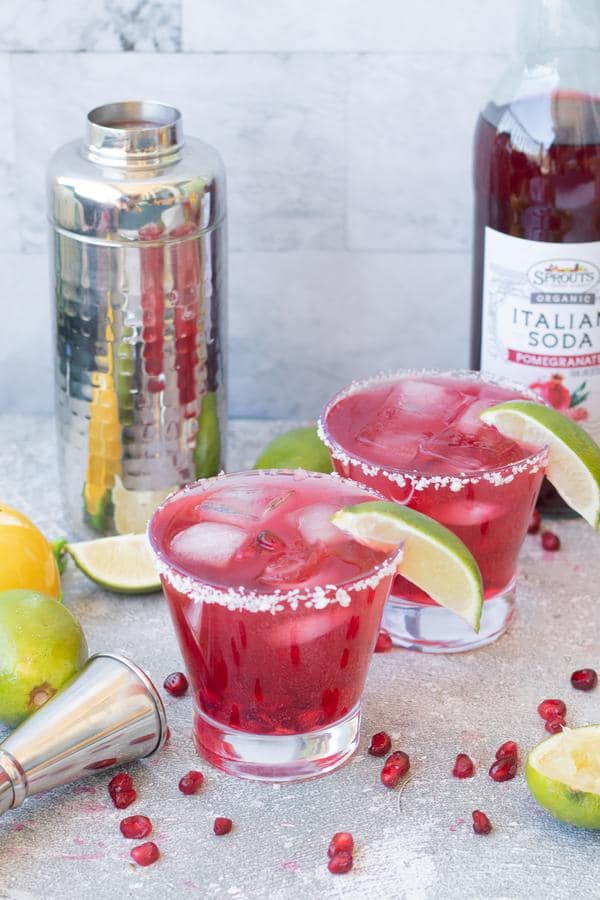 Alcoholic Drinks – BEST Pomegranate Margarita Recipe – Easy and Simple Margarita On The Rocks – How To Make Homemade Margarita
