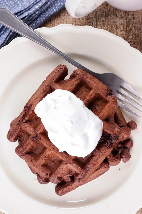Easy Waffles – Best Homemade Chocolate Brownie Waffle Recipe – {Easy} Breakfast – Snacks – Desserts – Quick – Simple