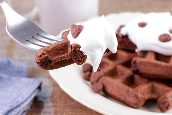 Easy Waffles – Best Homemade Chocolate Brownie Waffle Recipe – {Easy} Breakfast – Snacks – Desserts – Quick – Simple