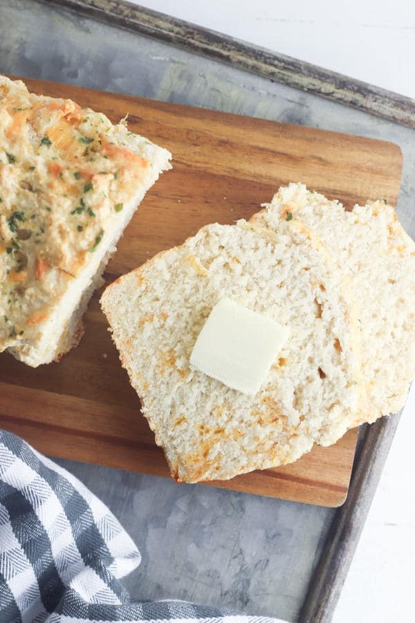 Beer Bread – Easy Homemade No Yeast Quick Cheddar Garlic Beer Bread – BEST Bread Recipes – Yeastless – Yeast Free DIY Baking