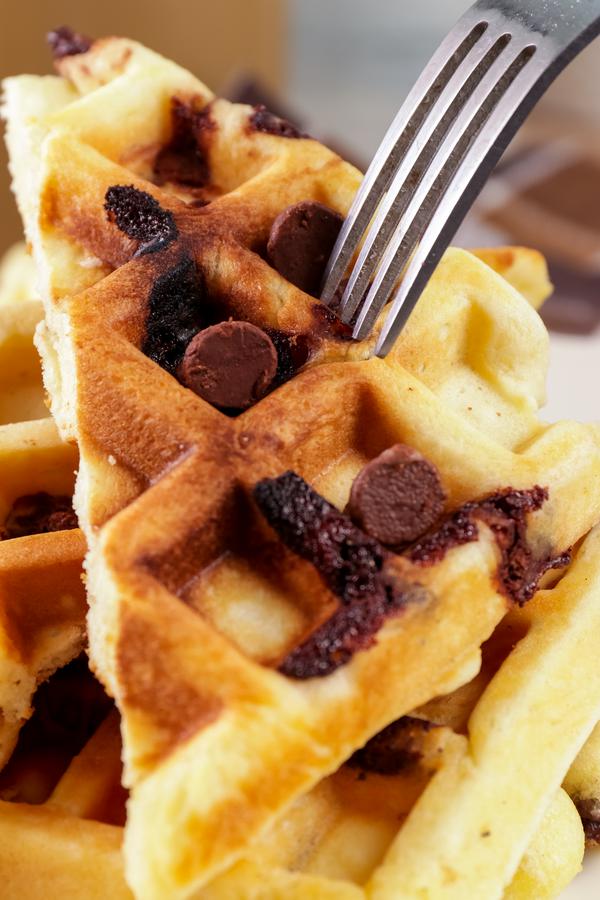 Easy Waffles – Best Homemade Chocolate Chip Waffle Recipe – {Easy} Breakfast – Snacks – Desserts – Quick – Simple