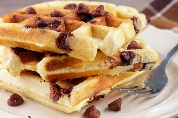Easy Waffles – Best Homemade Chocolate Chip Waffle Recipe – {Easy} Breakfast – Snacks – Desserts – Quick – Simple