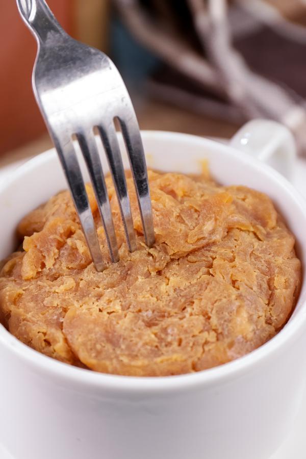3 Ingredient Keto Peanut Butter Mug Cake – BEST Peanut Butter Cake In A Mug Recipe – {Easy} NO Sugar Low Carb Recipe – Desserts – Snacks