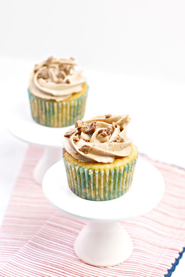 Easy Cupcakes – Reese's Peanut Butter Cups Cupcake Recipe – BEST Homemade Cupcakes – How To Make – Quick – Simple – Desserts – Snacks – Party Food