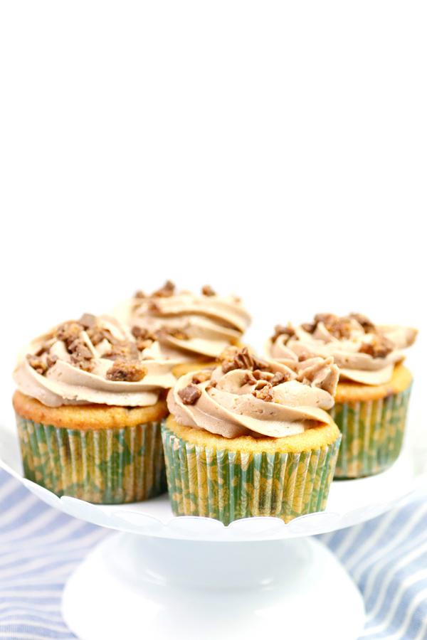 Easy Cupcakes – Reese's Peanut Butter Cups Cupcake Recipe – BEST Homemade Cupcakes – How To Make – Quick – Simple – Desserts – Snacks – Party Food