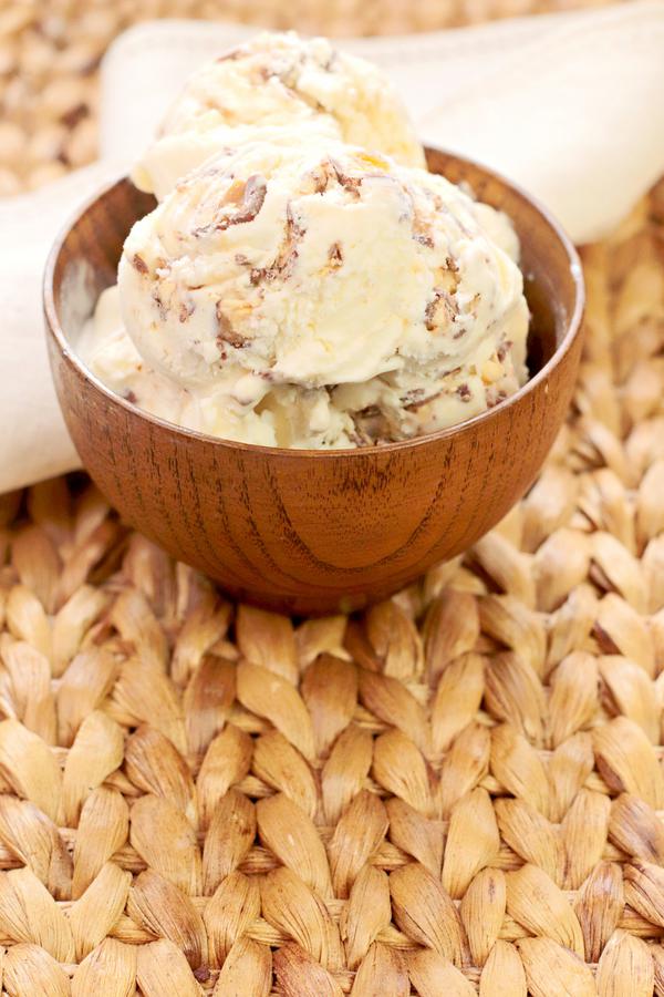 5 Ingredient Homemade Ice Cream – EASY – Quick – Simple No Churn Snickers Ice Cream Recipe – BEST Homemade Ice Cream – Simple – Quick – Desserts – Snacks – Party Food