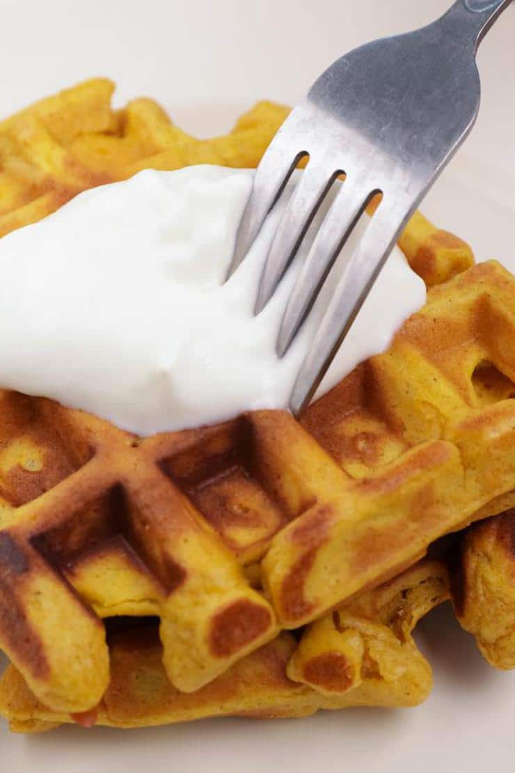 Easy Waffles – Best Homemade Pumpkin Waffle Recipe – {Easy} Breakfast – Snacks – Desserts – Quick – Simple