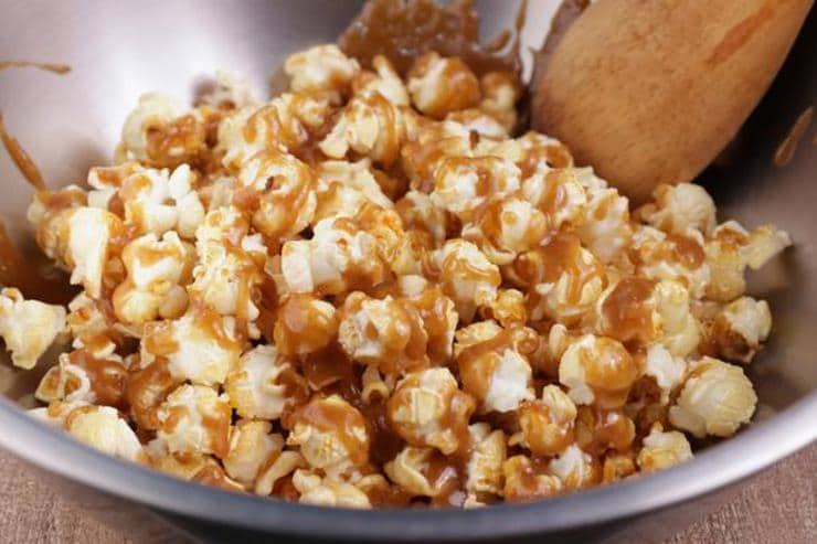 Gingerbread Caramel Popcorn