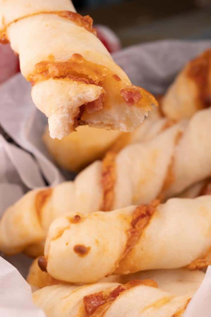 Easy Pepperoni Pizza Twists