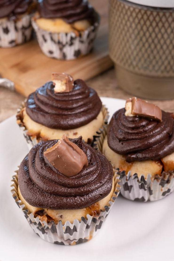 Easy Twix Candy Cupcakes