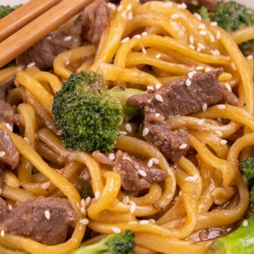 20 Minute Garlic Beef And Broccoli Lo Mein - Easy Budget Meal Recipe - Dinner - Lunch - Party Food