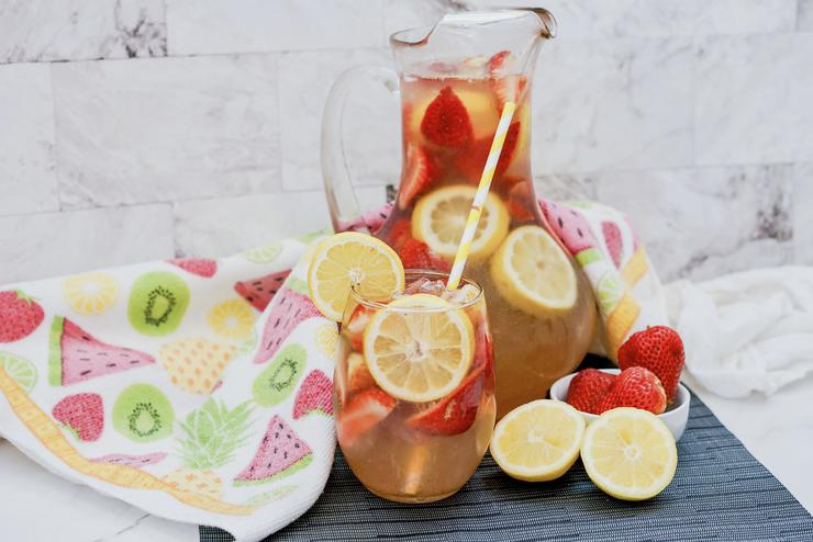 Strawberry Lemonade Moscato Punch